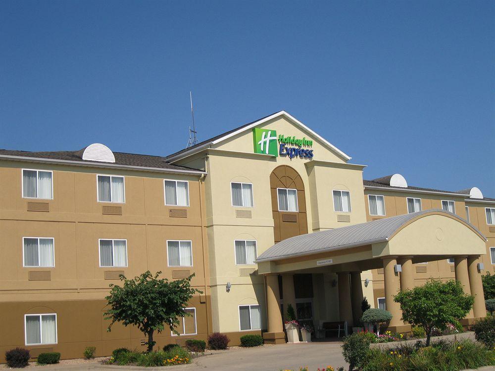Holiday Inn Express Hotel & Suites Burlington By Ihg Exterior photo