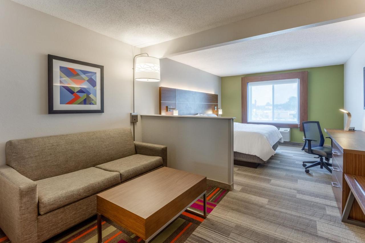 Holiday Inn Express Hotel & Suites Burlington By Ihg Exterior photo