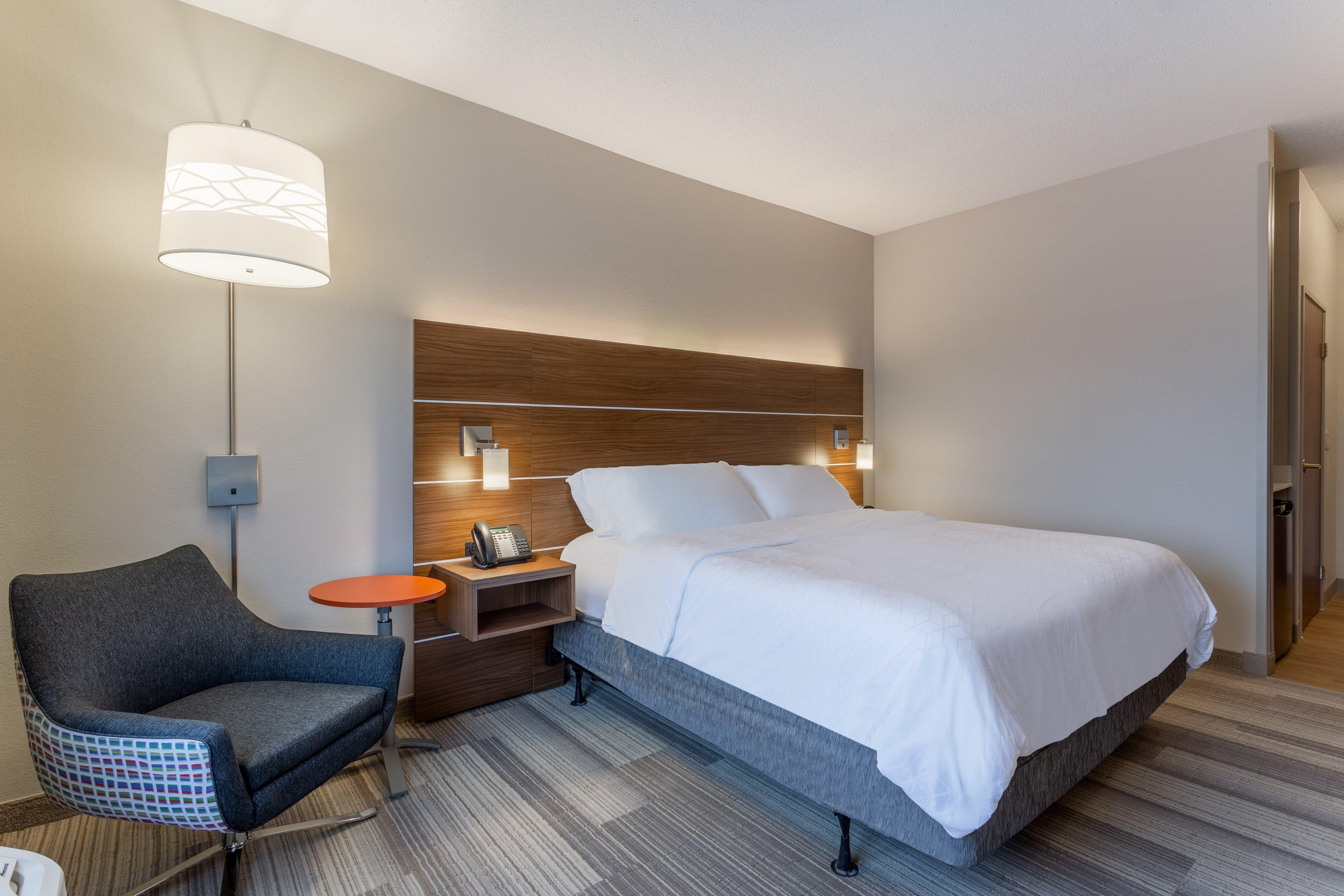Holiday Inn Express Hotel & Suites Burlington By Ihg Exterior photo