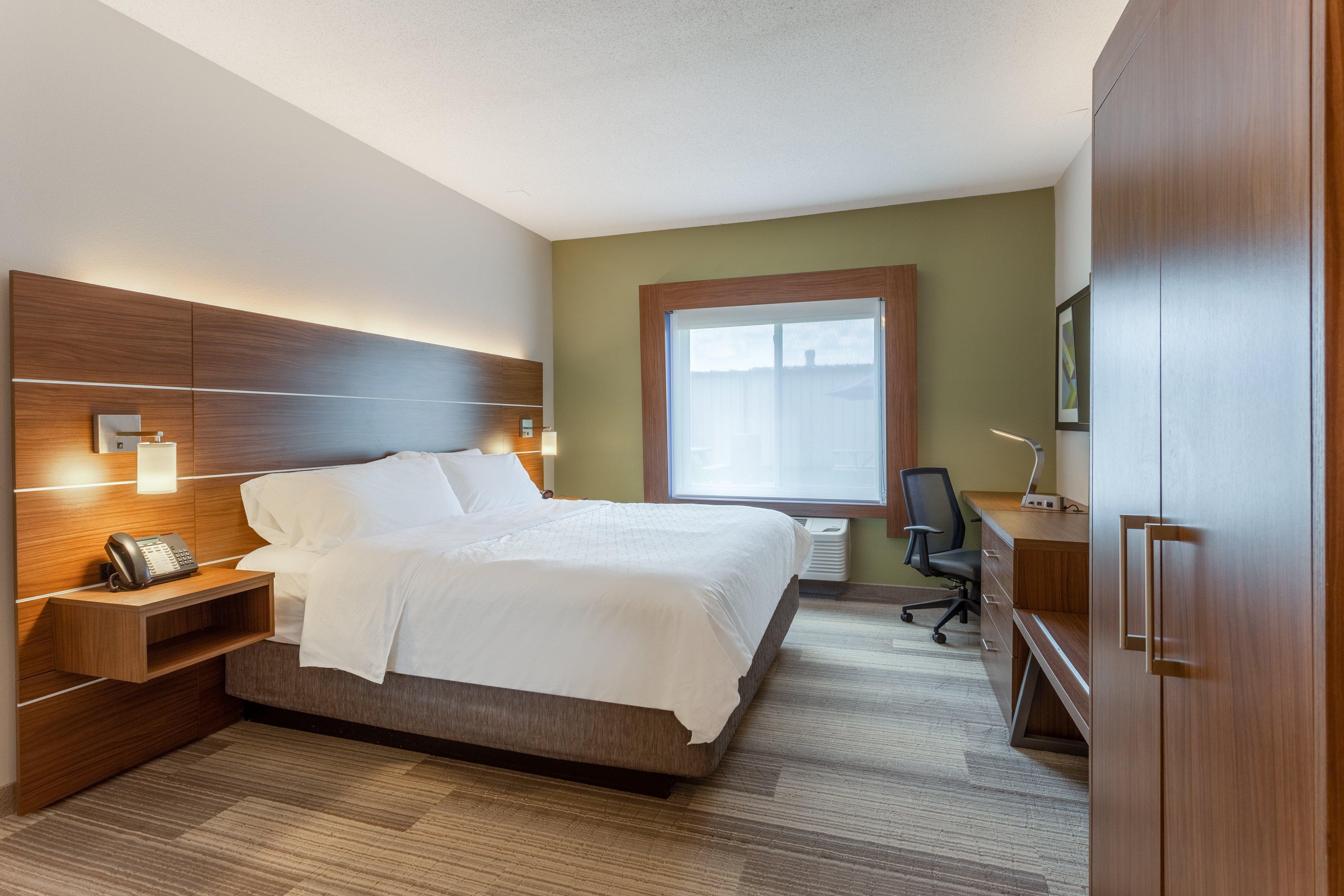 Holiday Inn Express Hotel & Suites Burlington By Ihg Exterior photo