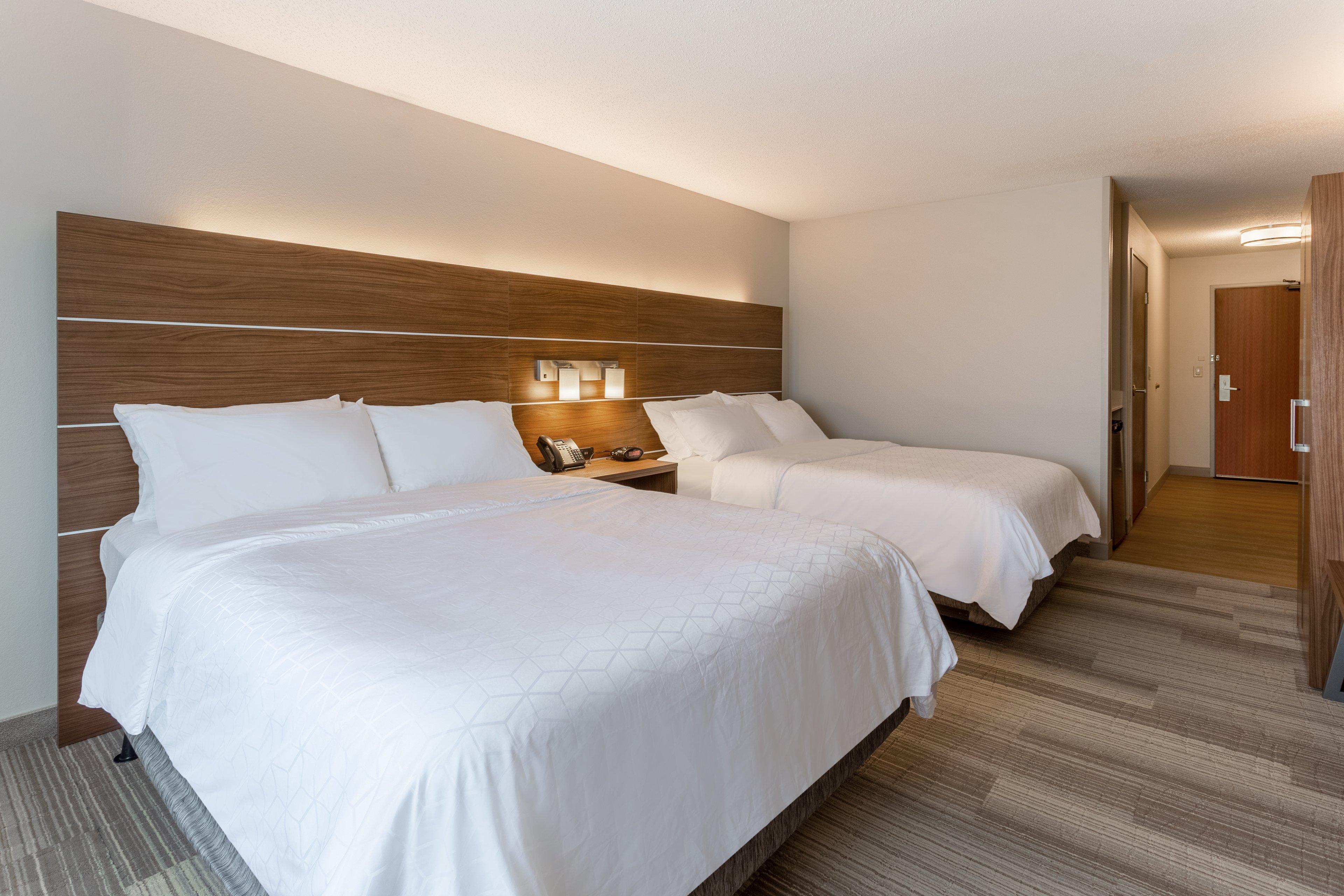 Holiday Inn Express Hotel & Suites Burlington By Ihg Exterior photo