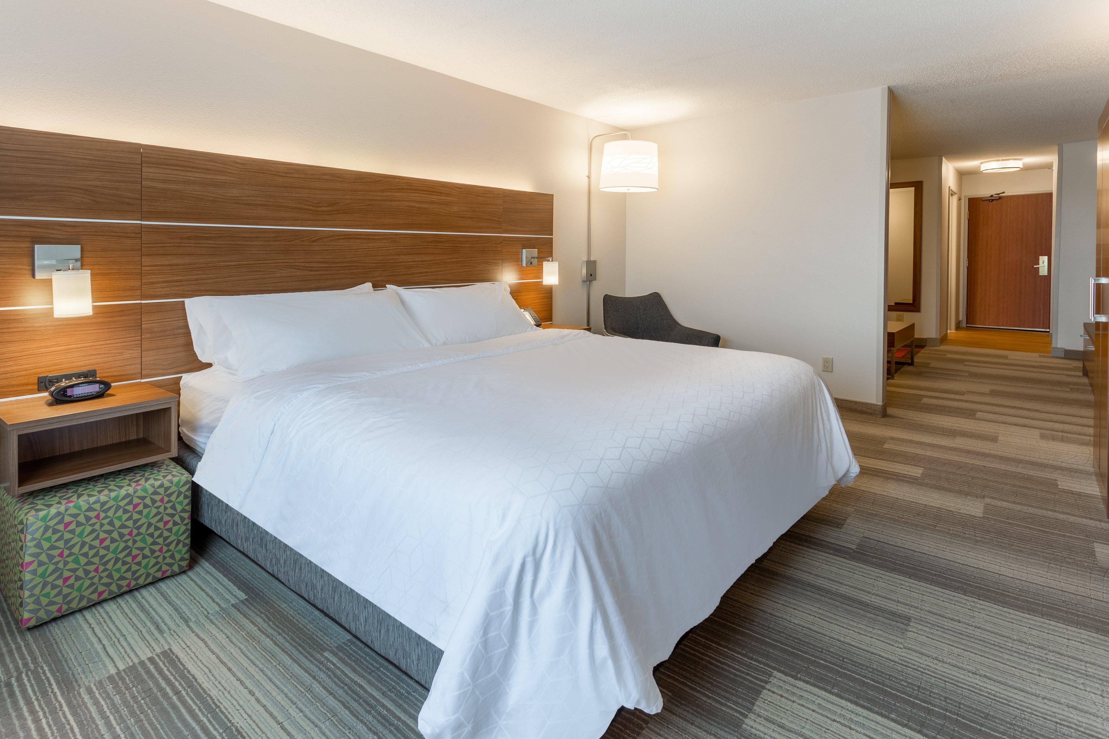 Holiday Inn Express Hotel & Suites Burlington By Ihg Exterior photo