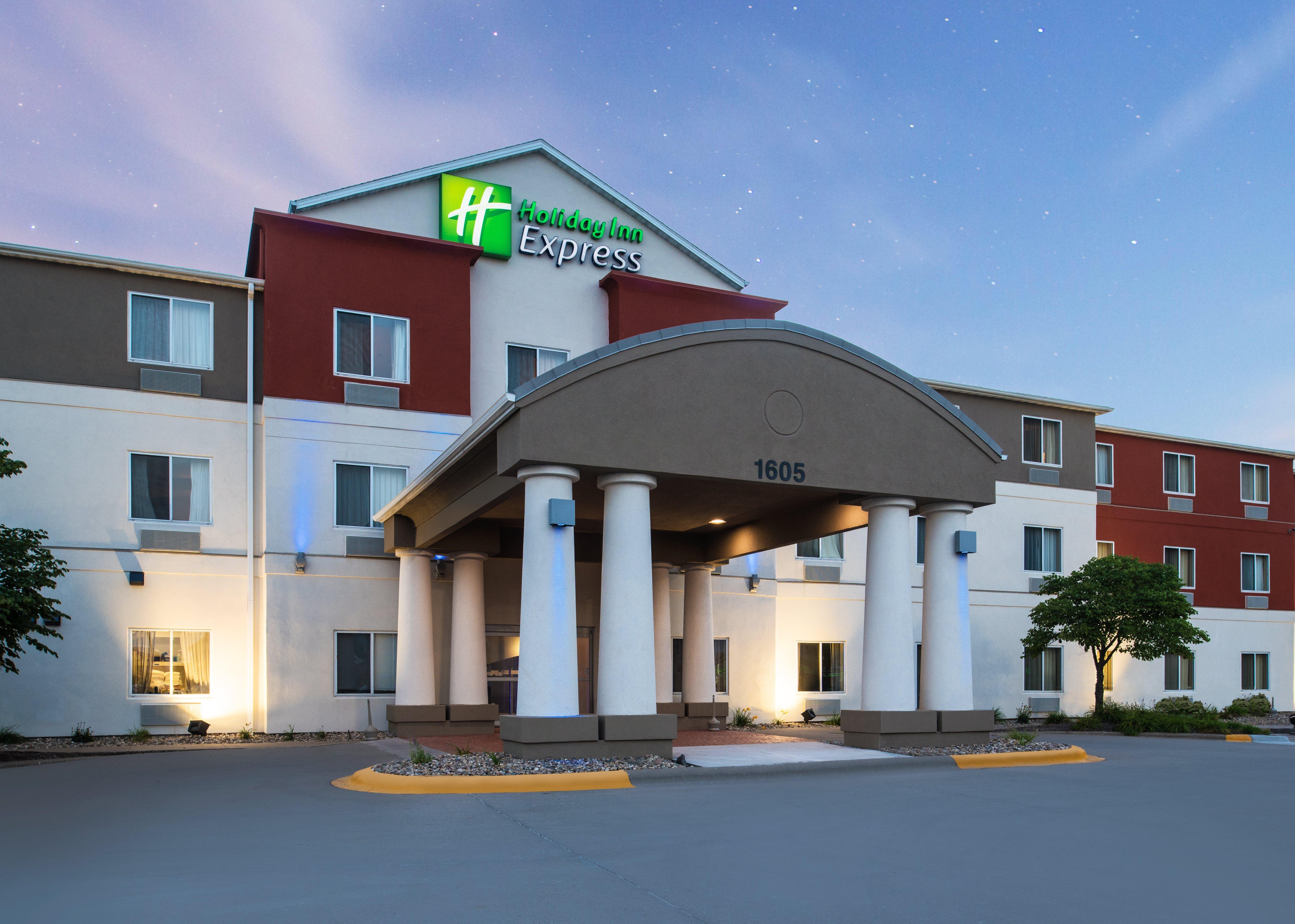 Holiday Inn Express Hotel & Suites Burlington By Ihg Exterior photo
