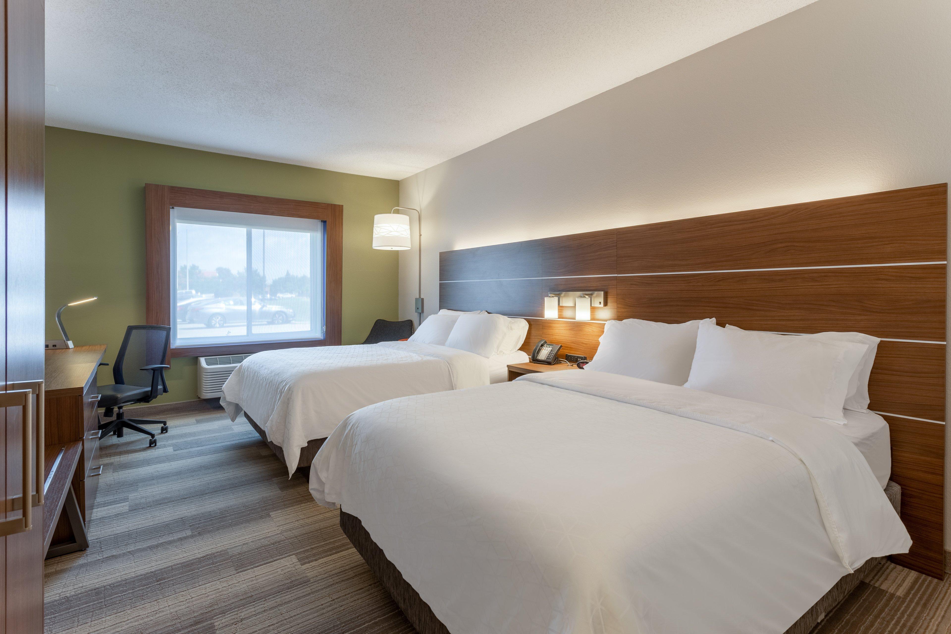 Holiday Inn Express Hotel & Suites Burlington By Ihg Exterior photo