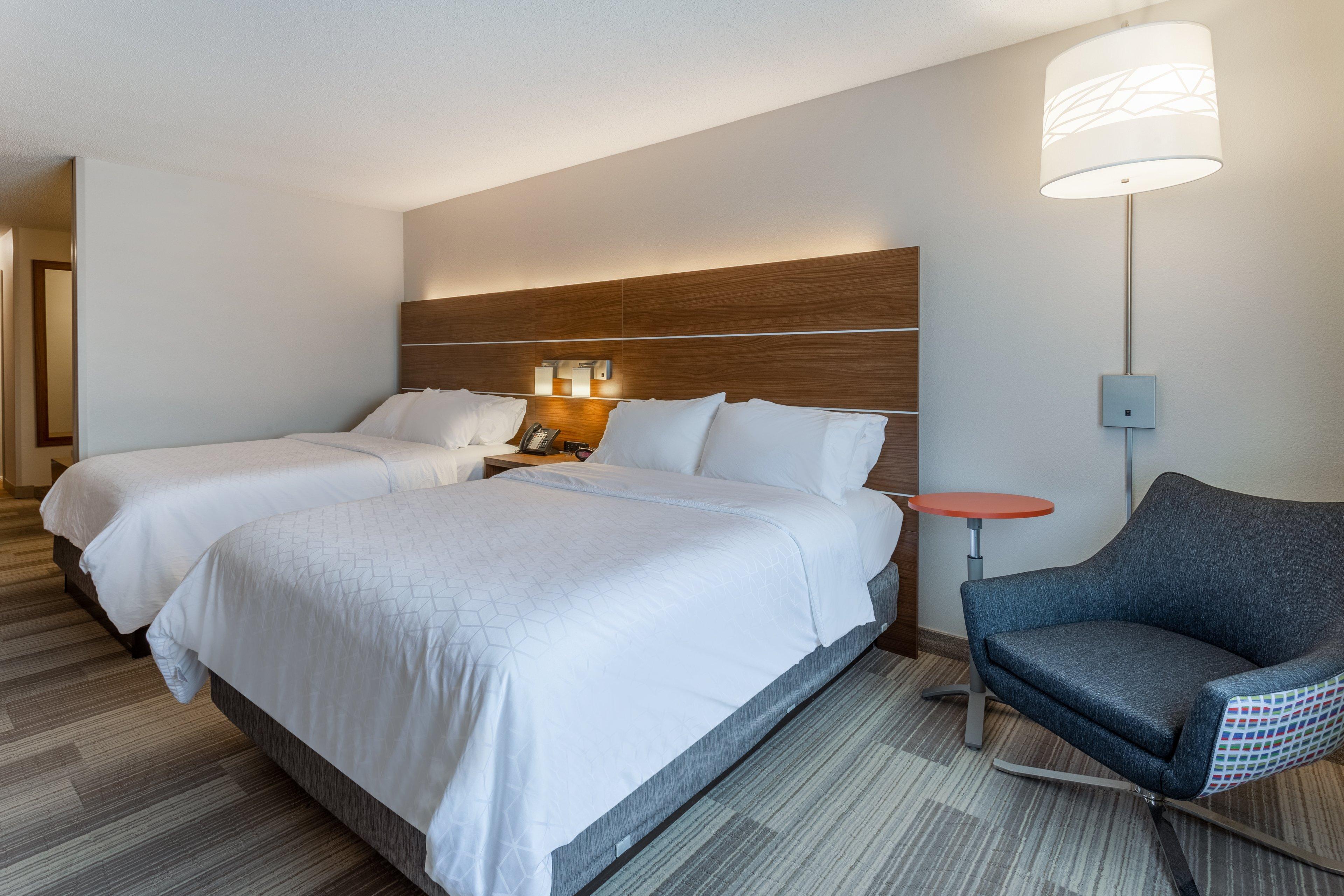 Holiday Inn Express Hotel & Suites Burlington By Ihg Exterior photo