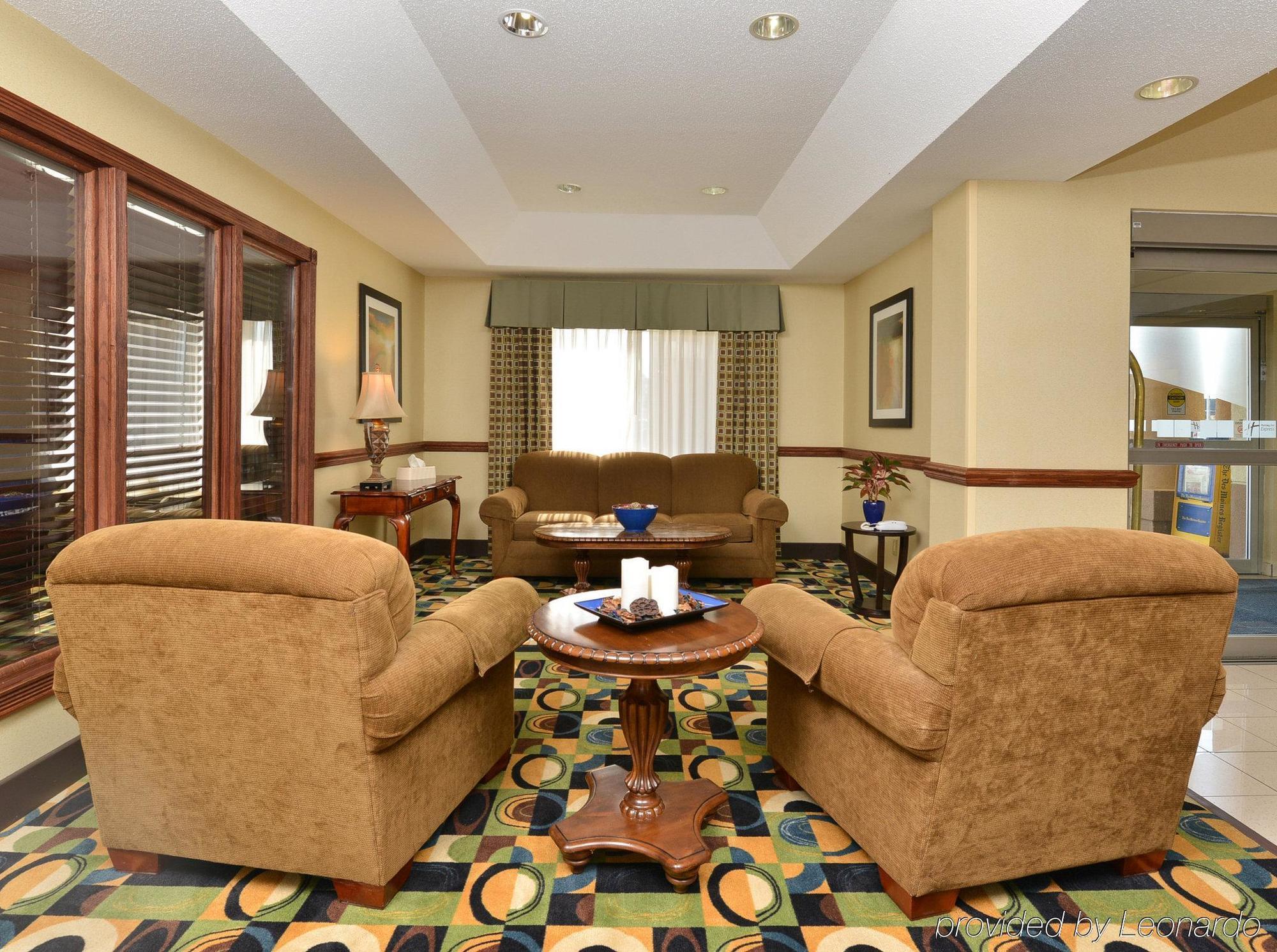 Holiday Inn Express Hotel & Suites Burlington By Ihg Exterior photo